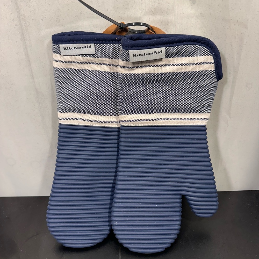 KitchenAid Navy and Cream Oven Mitts
